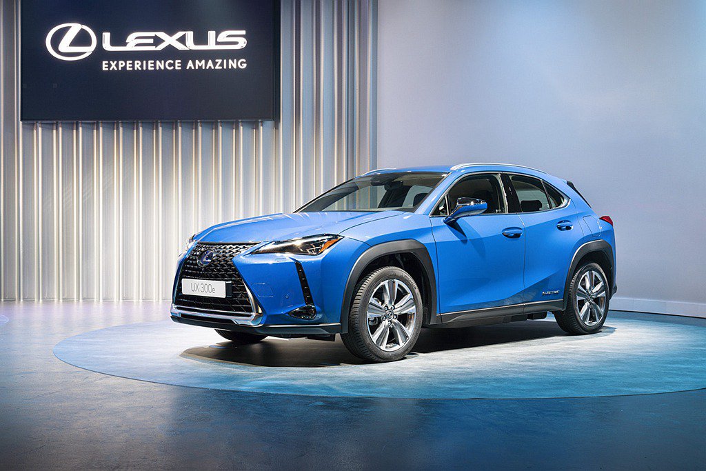 中部LEXUS UX 300e