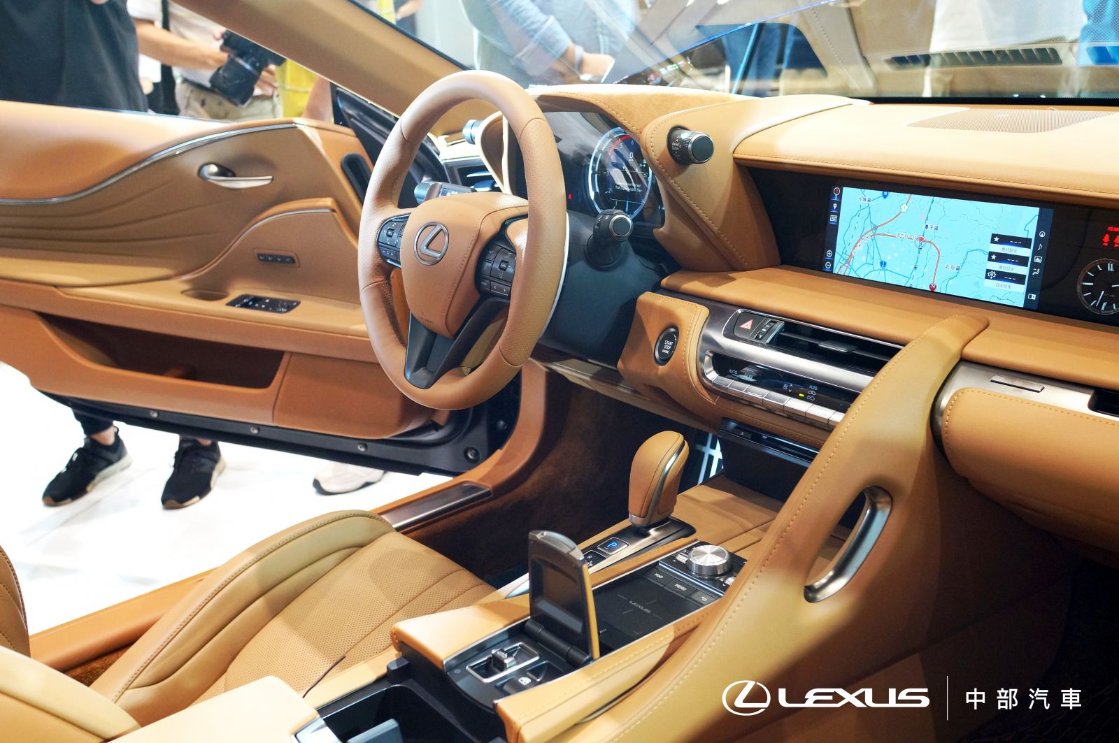 中部LEXUS LC500 Convertible新品發表 內裝